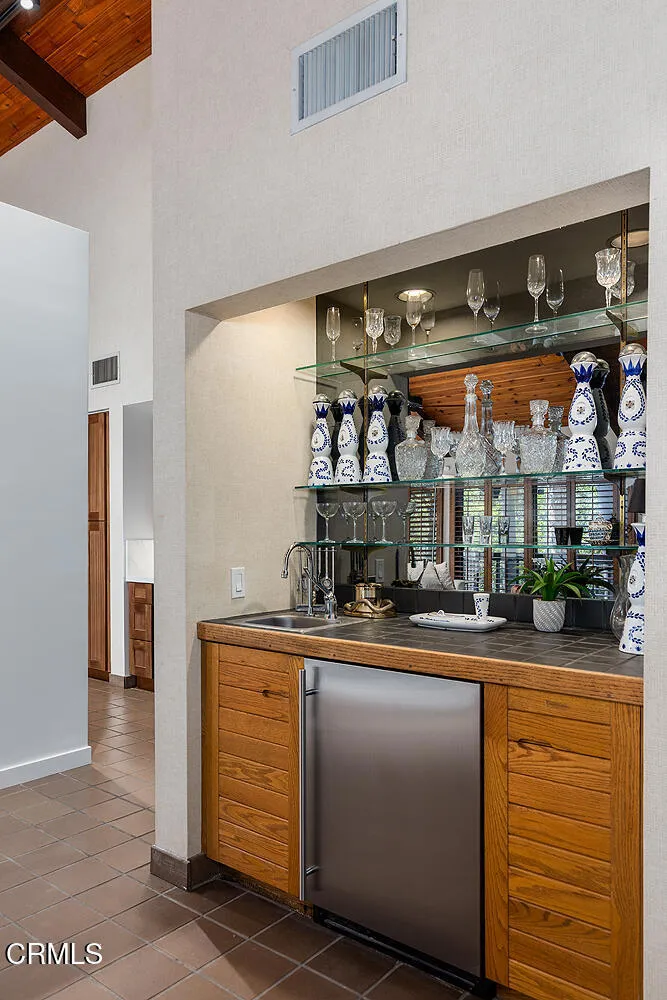 140 Belday Road, Pasadena, California 91105 home-pic-24